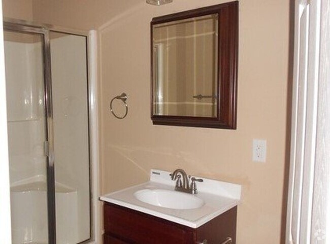 Building Photo - Two Bedroom/1 Bath Apt Johnson City TN
