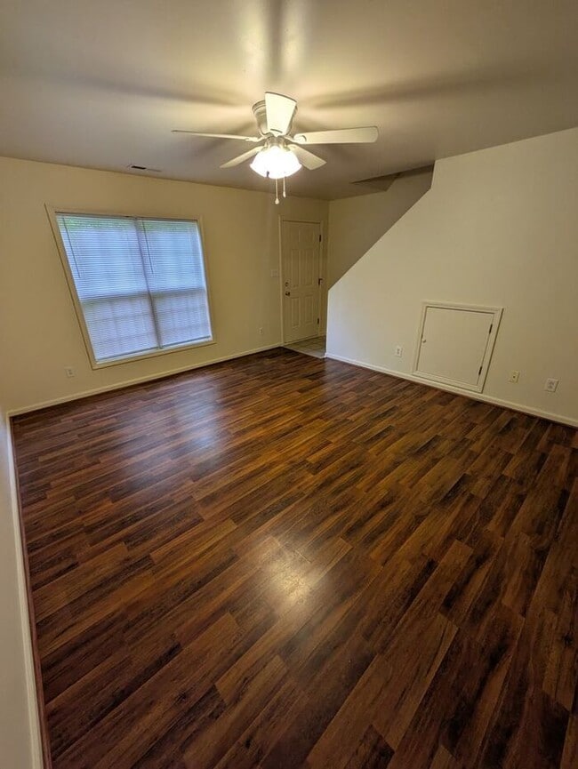 2BD/2.5BA Unit at Water Oaks in Hickory!