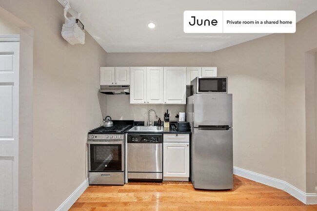 Room in Shared 2 bed/1 bath home in East Harlem