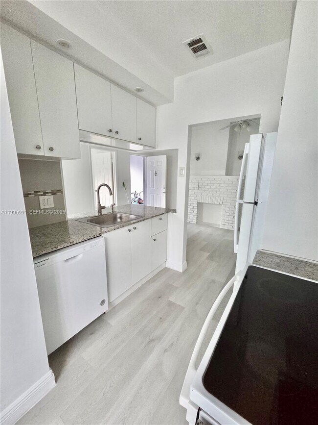 Photo - 568 SW 3rd St Unit Left 566