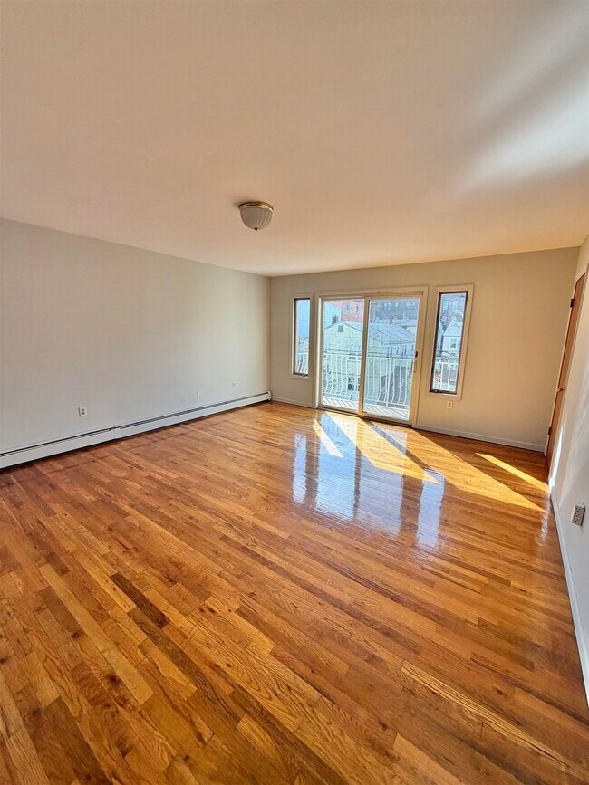 Photo - 406 5th St Unit Top Floor / 2