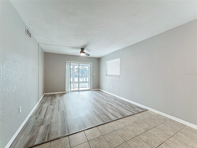 Photo - 11705 3rd St E Unidad 4