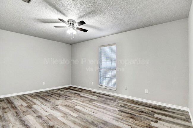 Photo - 925 Farmington Rd