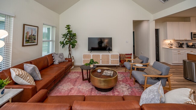 Photo - 2617 W Woodlawn Ave