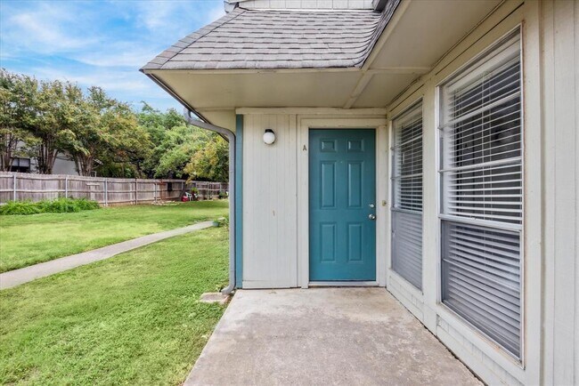 Building Photo - 807 Castle Ridge Rd Rental