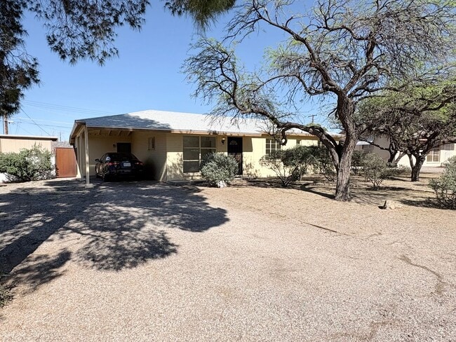 Photo - 3 Bed/2 Bath home with backyard and swimming pool!
