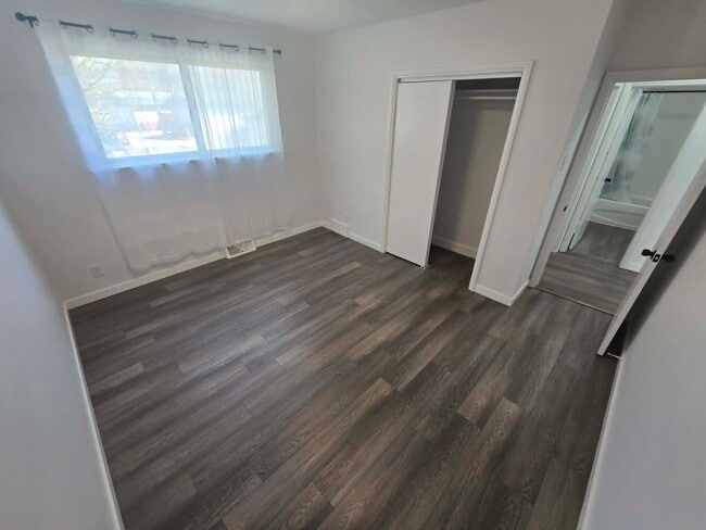 Photo - 201 Gateway Rd