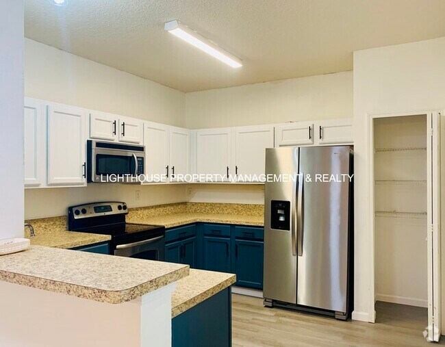 Building Photo - Gorgeous 3 Bed/2 Bath Condo in St. Augusti... Unit 270