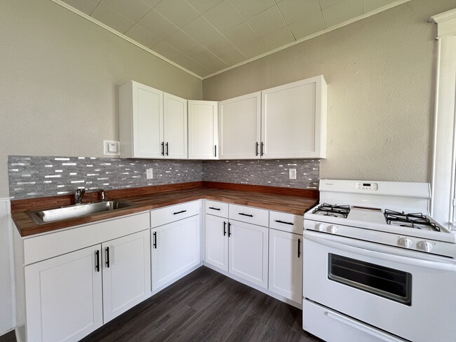 Building Photo - 1008 Rhomberg Ave Unit #1