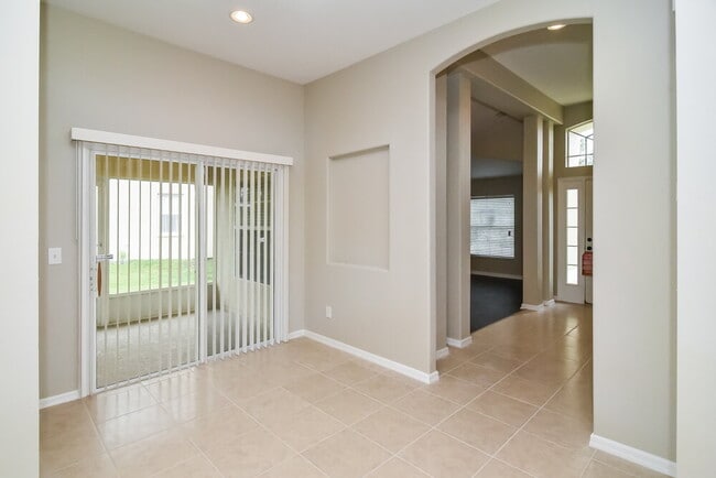 Photo - 4053 Longworth Loop