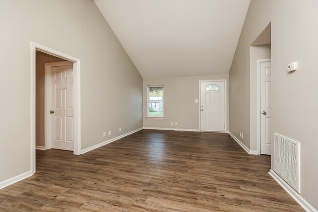 Photo - 565 Bridgette Dr