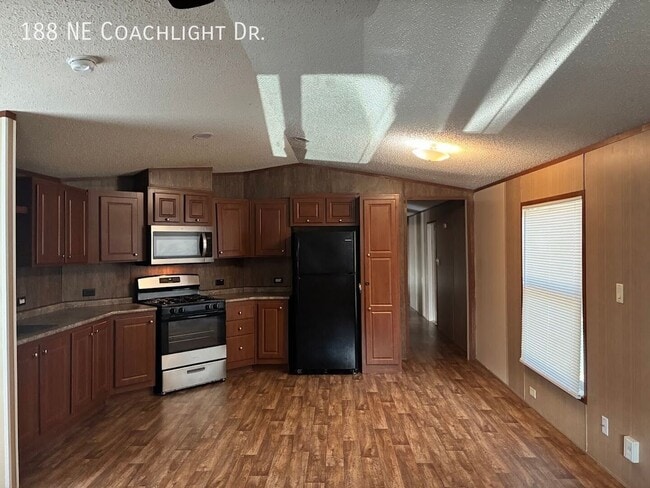188 Coachlight Dr