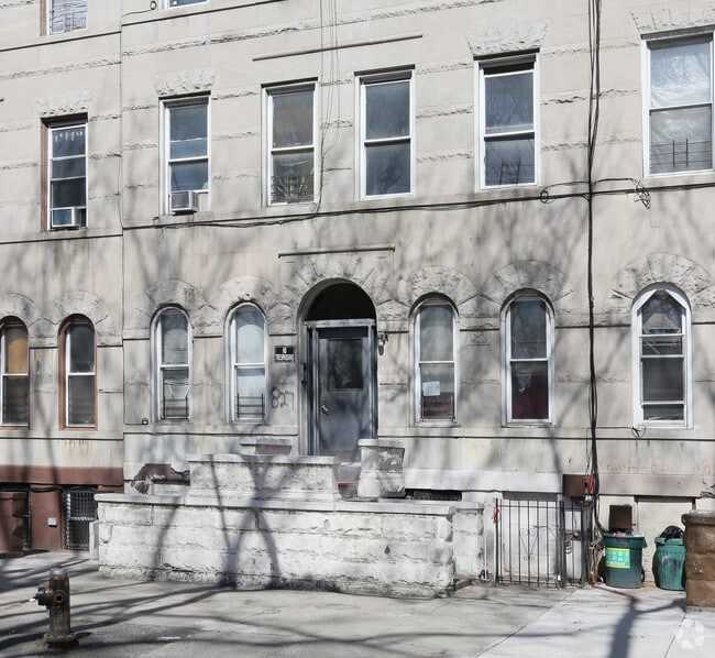 Photo - The Maison on Halsey