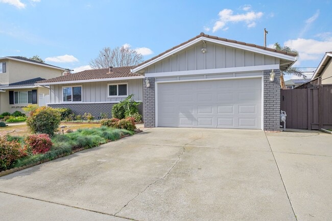 Photo - Nicely Updated 4 Bedroom, 2 Bathroom Single Family Home - Available for lease