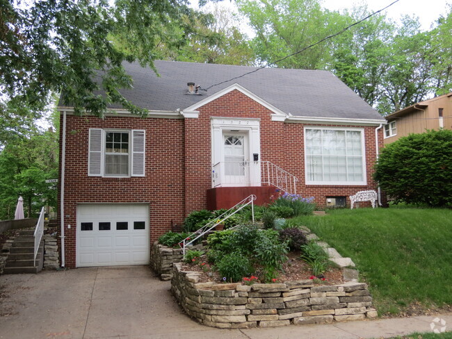 Beaverdale Brick w/ large upstairs apt.(upstairs is for rent only) - 1329 47th St Unit 2 Rental