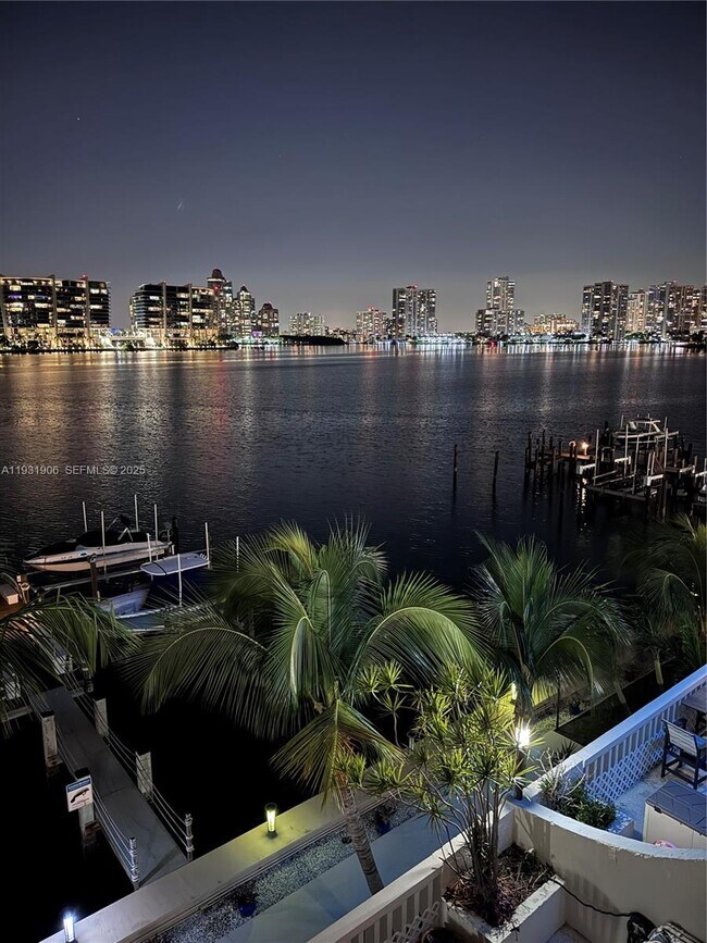 Building Photo - 17900 N Bay Rd Unit 507