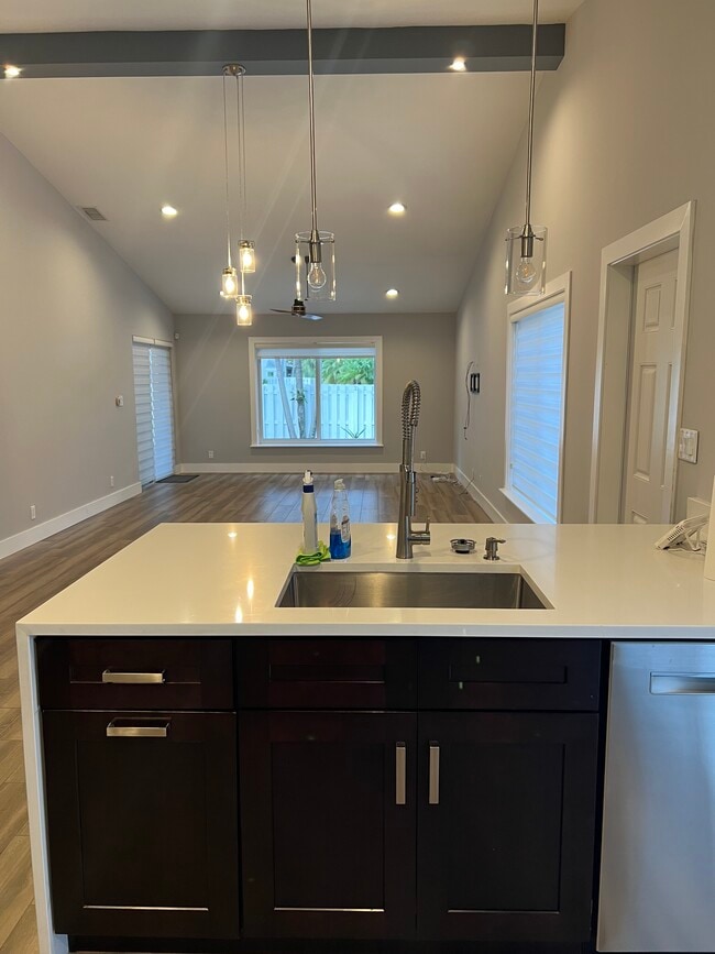 Open concept kitchen - 10961 SW 11th Pl