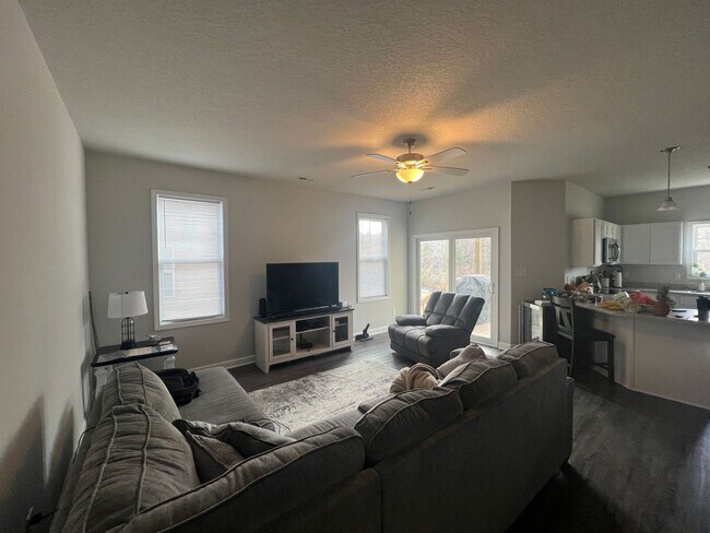 Photo - 210 Shallowbag Bay Ln