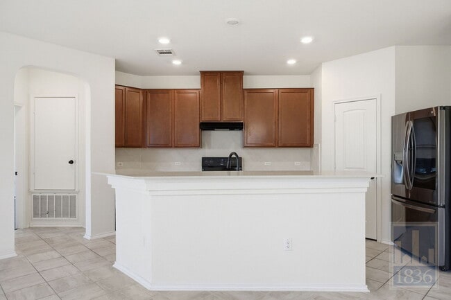 Photo - 408 Lynwood Gold Wy