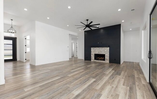 Photo - 163 W Ridge Rd
