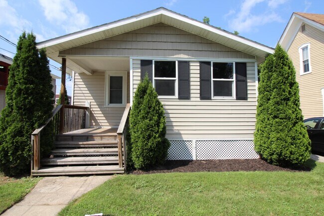 Photo - 813 Douglas St NW