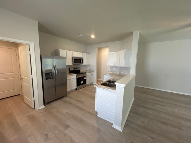 Photo - Now Pre-Leasing — Comfortable 3 Bedroom Living in Benton