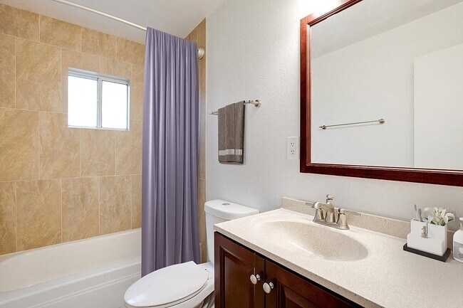 Photo - 1536 Williams St