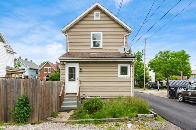 Photo - 479 Siebert St