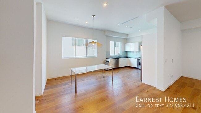 Photo - 1715 Armacost Ave