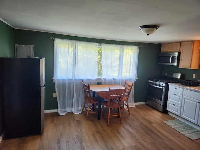 Photo - 2460 US Route 5 N