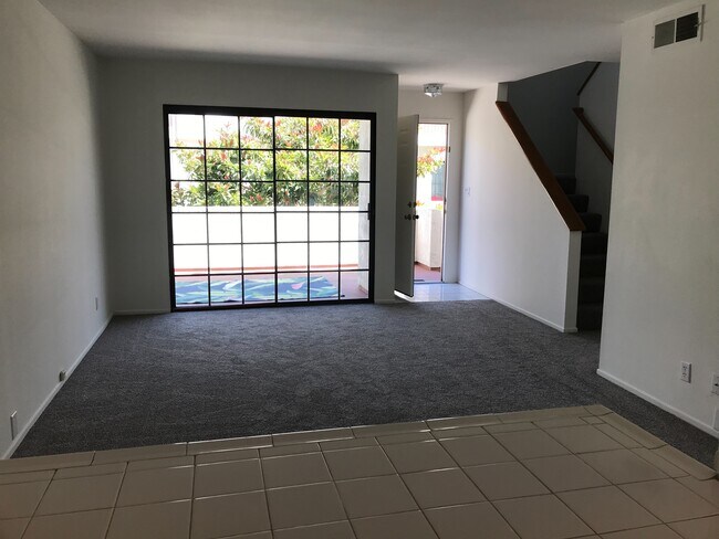 Living Area/Outside Patio - 2931 Plaza del Amo