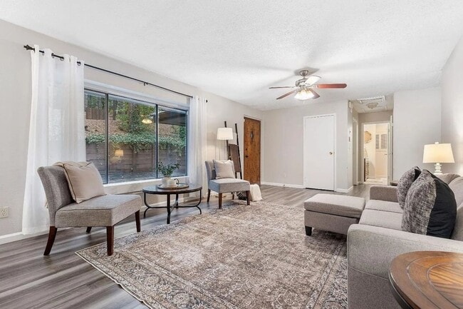 Photo - 358 Alpine Dr