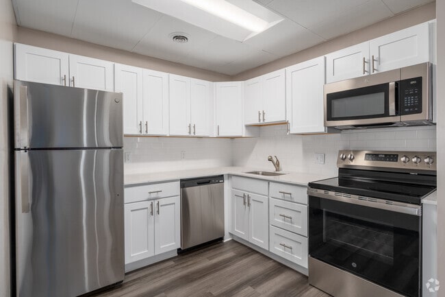 2BR, 1.5BA - 870SF - Kitchen