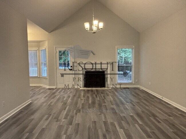 Photo - 100 Woodbend Ct