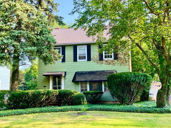 Photo - 2463 Derbyshire Rd House