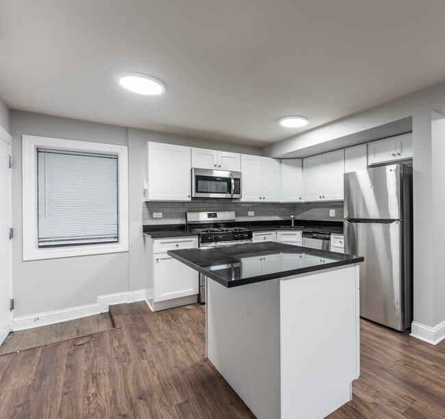 Building Photo - 5742 N Winthrop Ave Unit O12