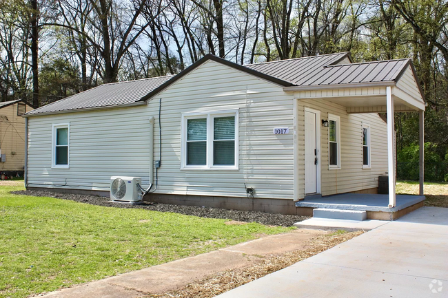 Building Photo - 1017 Crestline Rd NW Rental