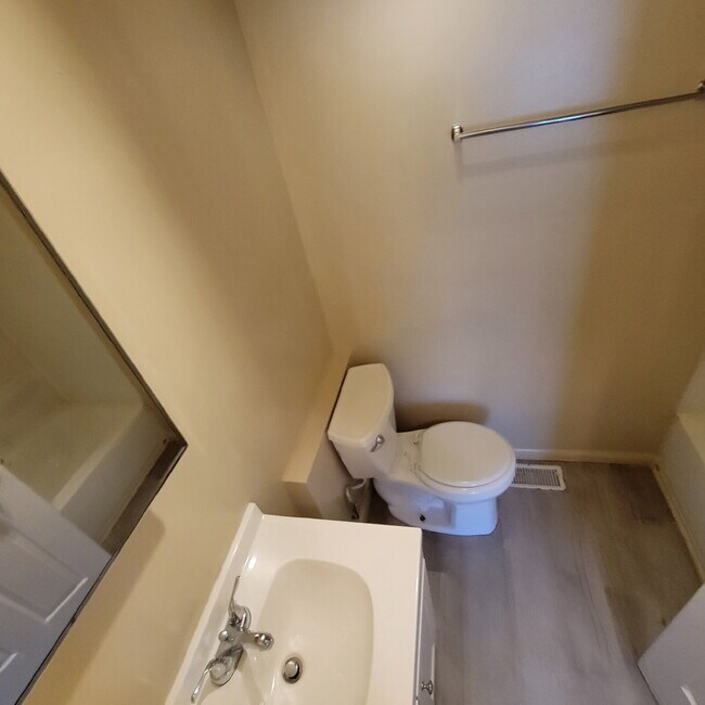 4BR/1.5BATH House near Fairgrounds!