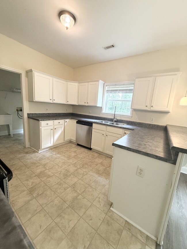 Photo - 4 Applemint Ln