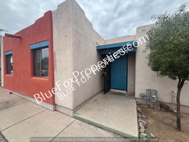 Building Photo - 110 W Delano St