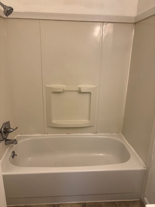 Photo - Super Clean 1 Bedroom Apartment Unit 6