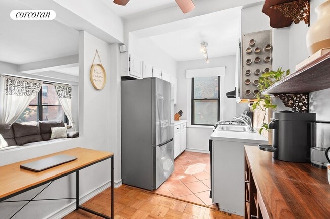 Photo - 77 Park Terrace E