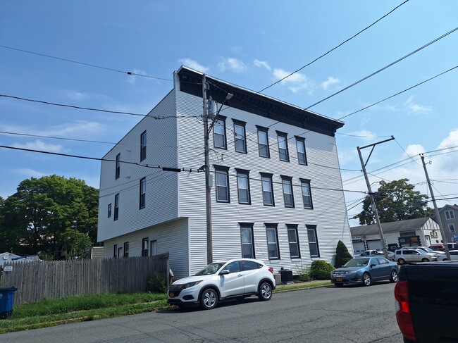 Side - 121 Ontario St Unit 2nd floor