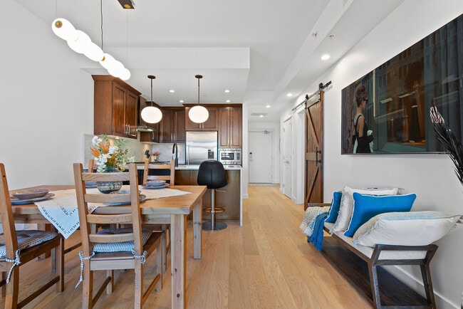 Photo - 5011 Springs Blvd