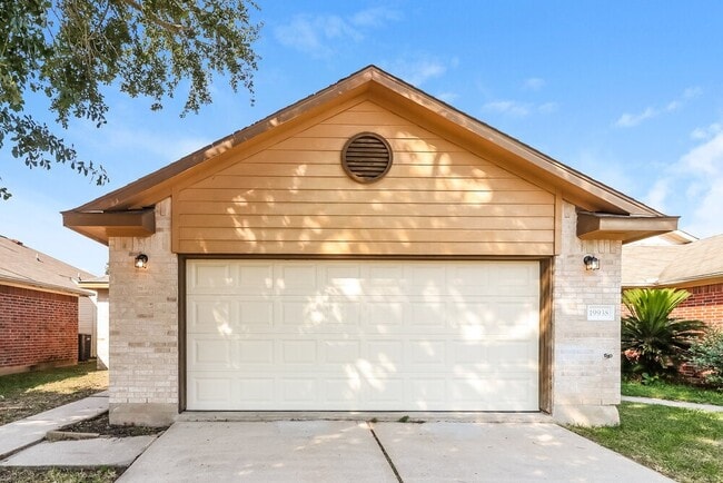 Building Photo - 19938 Sycamore Valley Dr Rental