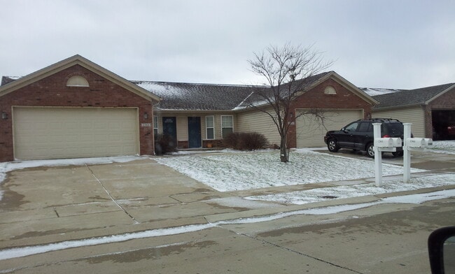 Building Photo - 2366 Edison Dr Unit 1