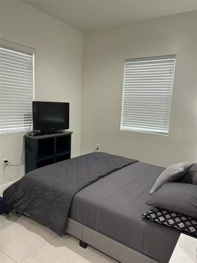 Building Photo - 245 NE 33rd St Unit 207