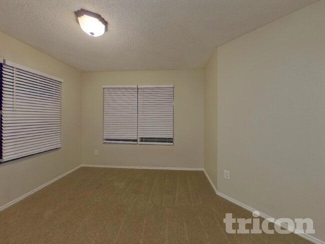 Photo - 4877 Trail Hollow Dr