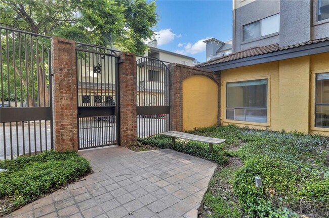 Building Photo - 806 W 24th St Unit 114 Rental