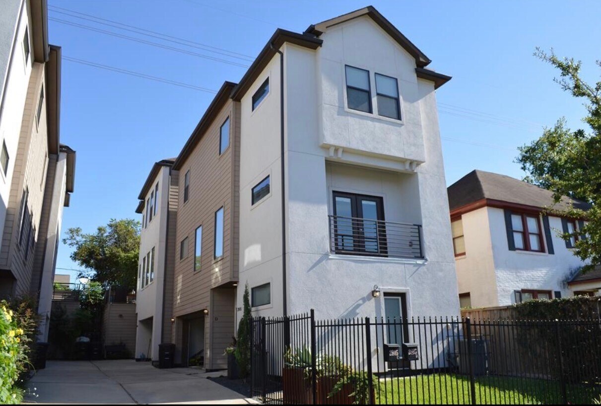 Photo - 2805 Blodgett St Unidad D